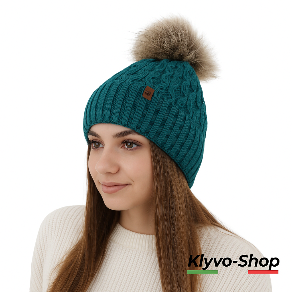 KATTY - Berretto Donna invernale con pompon in pelliccia ecologica e fodera in pile.