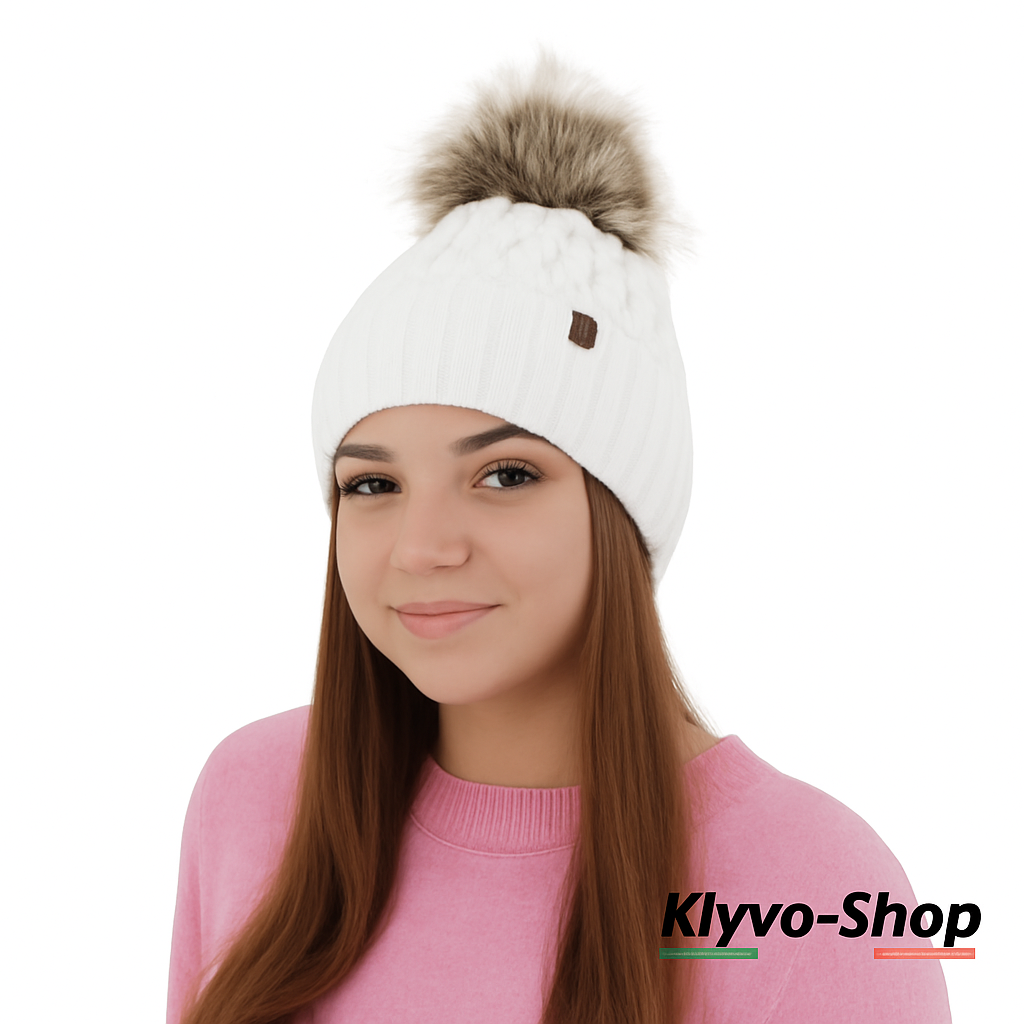 KATTY - Berretto Donna invernale con pompon in pelliccia ecologica e fodera in pile.